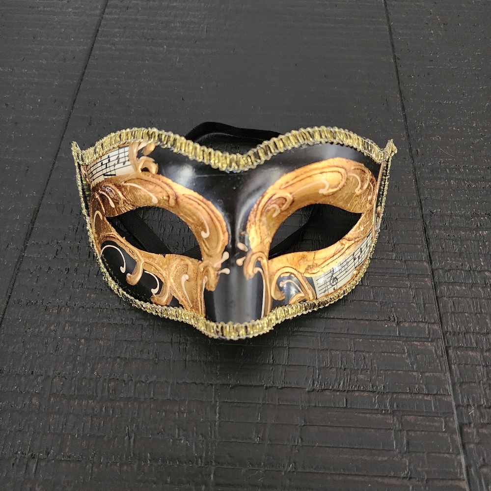 Masquerade Mask Halloween black gold